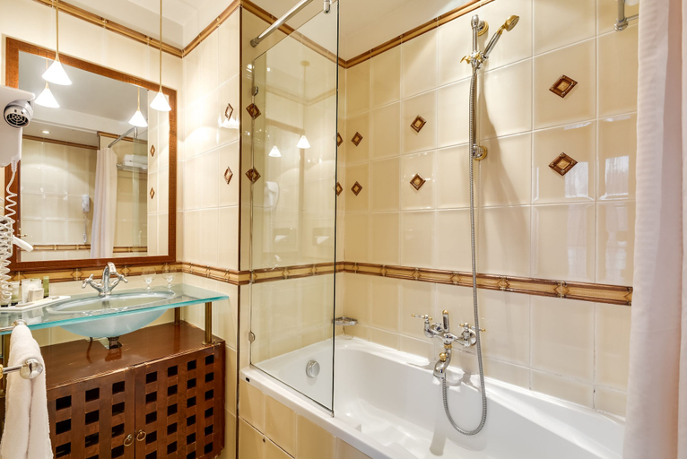 Bathroom 5, Villa Pantheon, Paris