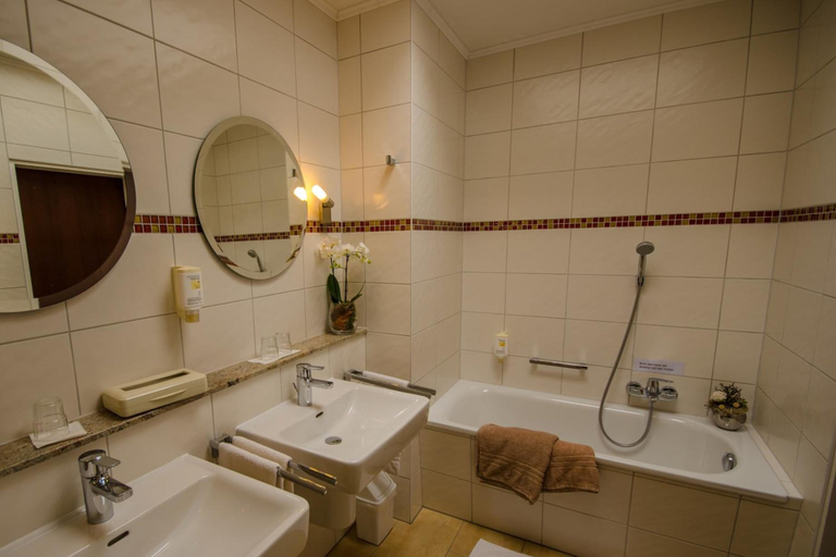 Bathroom 5, Hotel Stadt Aurich, Aurich