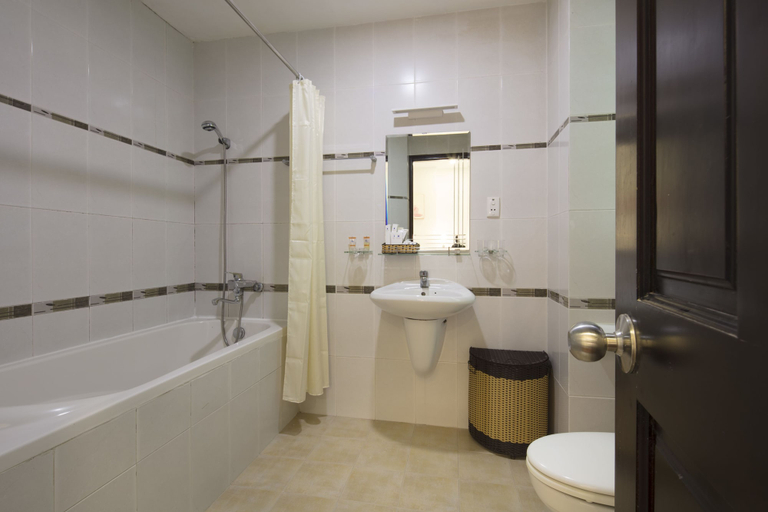 Bathroom 4, Vien Dong 3 Hotel, District 7