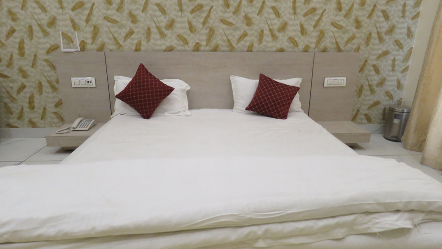 Bedroom 2, Raja Ji hotel and Restaurant, Jind