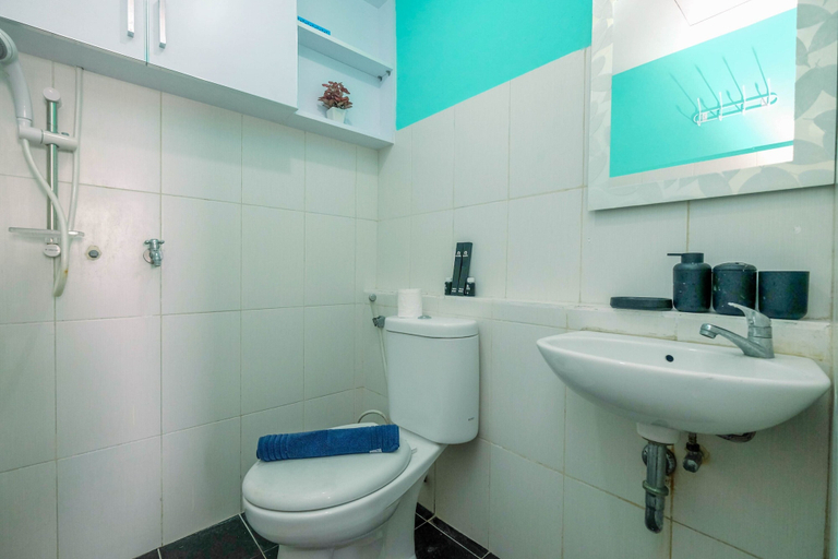 Bathroom 4, Comfy and Modern Studio Pakubuwono Terrace Apartment, South Jakarta