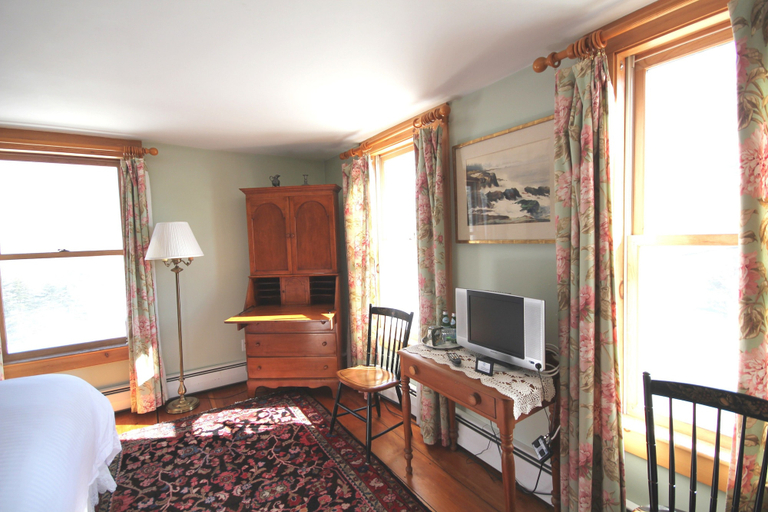 Others 4, Highland Lake Inn, Merrimack
