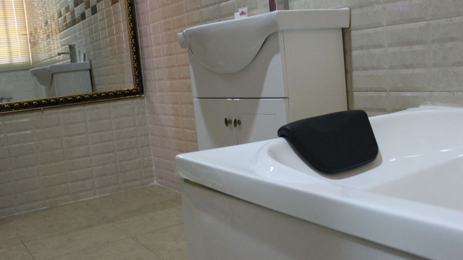 Bathroom 4, Downtown Royal Hotel, Kosofe