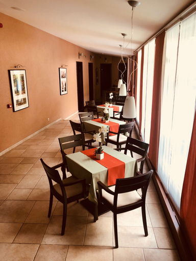 Food & Drinks 5, Bazilika alatt Panzió, Esztergom