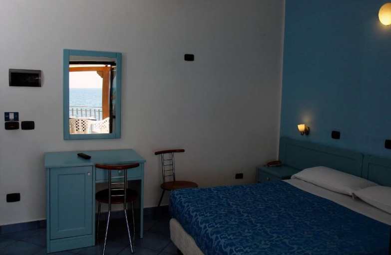Bedroom 2, Hotel La Darsena, Salerno
