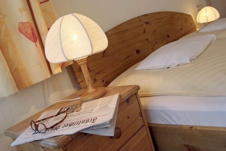 Bedroom 2, Hotel-Gasthof Rödertor, Ansbach
