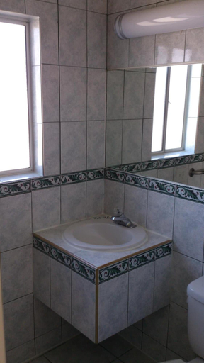 Bathroom 4, Santa Ana Travel Inn, Orange