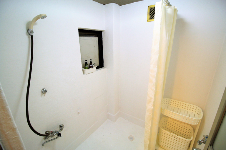 Bathroom 5, Banana Hammock - Hostel, Osaka