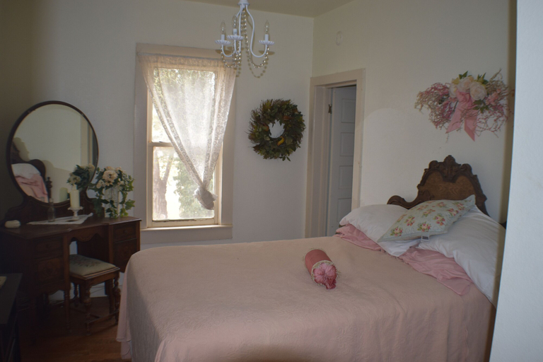 Bedroom 3, The Hotel Texan, Gaines