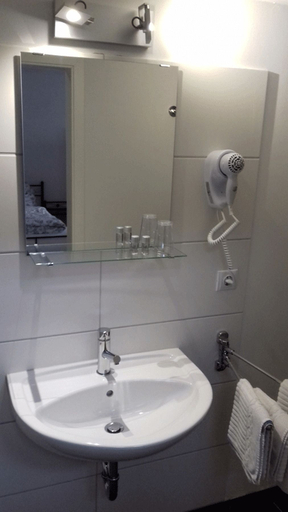 Bathroom 5, Wildeshauser Bahnhof, Oldenburg