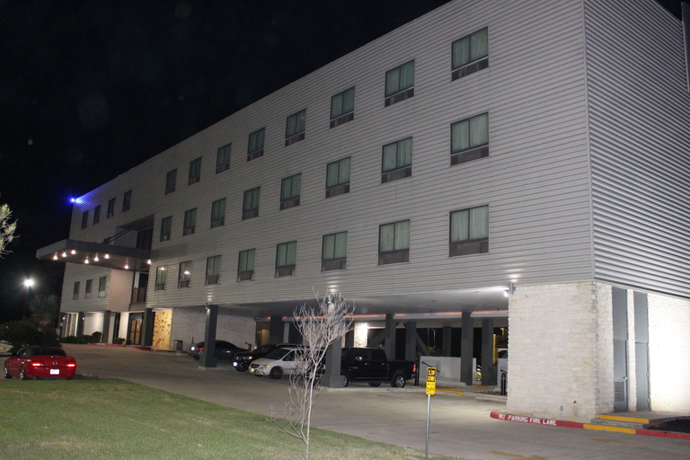 Exterior & Views 2, Baymont by Wyndham Columbus, Colorado