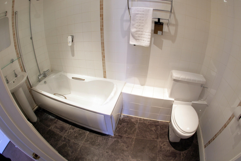 Bathroom 3, White Hart, Andover by Marston's Inns, Hampshire