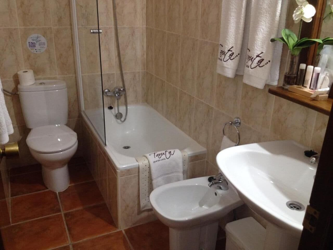 Bathroom 3, Hostal Alba Taruta, Cáceres