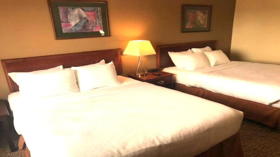 Bedroom 3, Comfort Inn & Suites at I-74 and 155, Tazewell