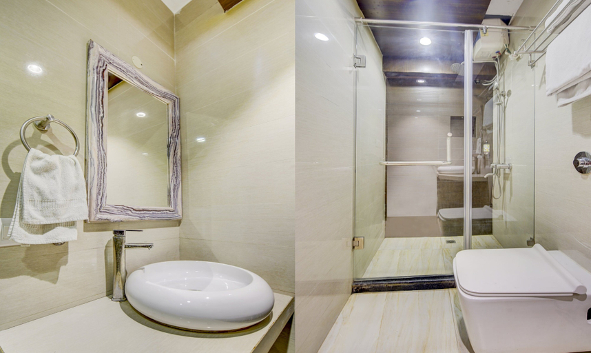 Bathroom 3, Treebo Soho Newtown Near New Town Bus Stand, North 24 Parganas