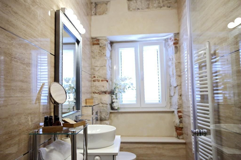 Bathroom 3, White Stone Apartment Diocletian Palace, Split