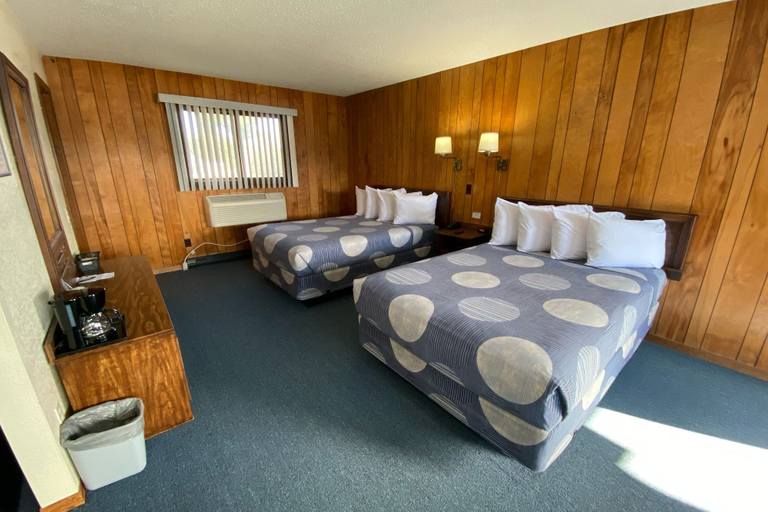 Bedroom 2, Waterway Inn, Cheboygan