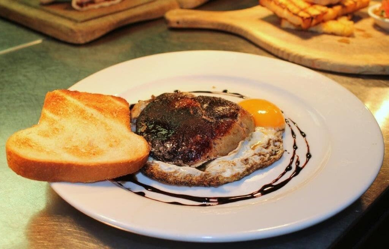 Food & Drinks 5, The Bull Hotel, Gloucestershire