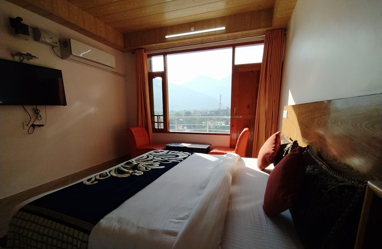 Bedroom 2, Hotel Sarla Regency, Kullu