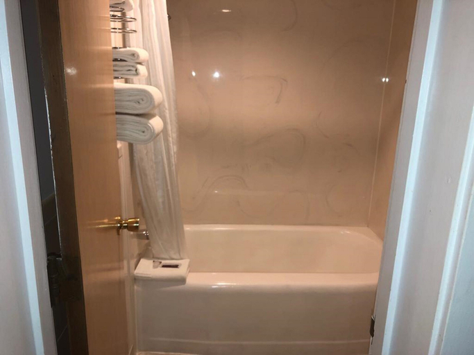 Bathroom 5, Campbell Lodge, Valley
