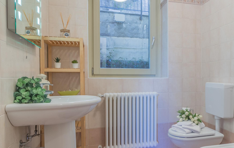 Bathroom 5, La Dolce Vista in Perledo, Lecco