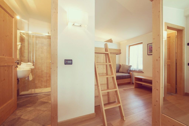Bedroom 3, Hotel Centrale, Trento