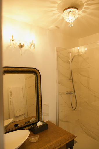Bathroom 5, Maison du Figuier, Rhône