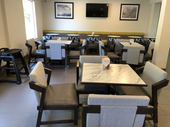 Food & Drinks 5, Clarion Pointe Beckley, Raleigh