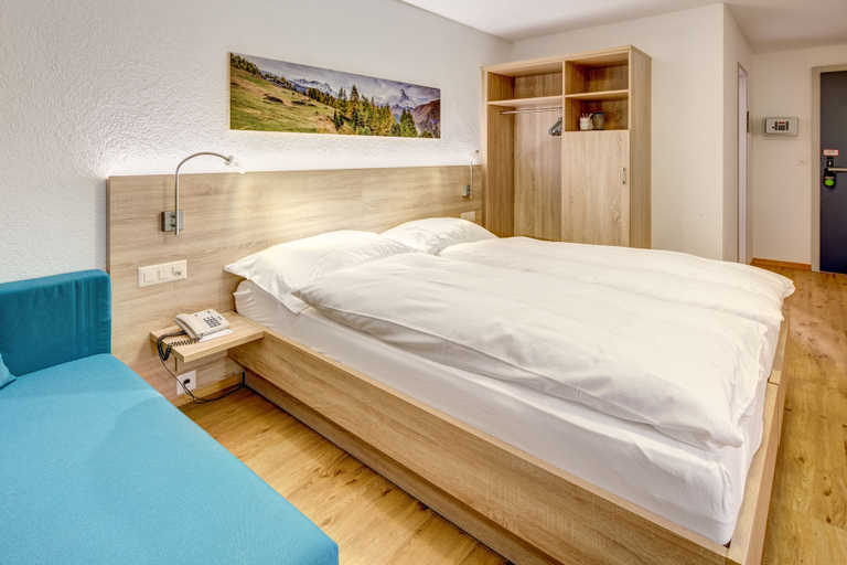 Bedroom 3, Matterhorn Inn - Wellness & Dining - at Zermatt Shuttle Station, Visp