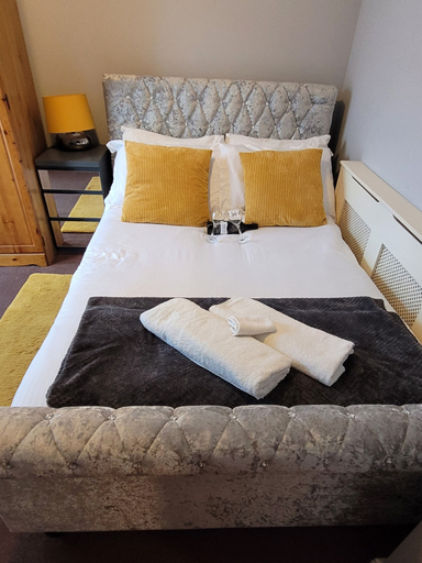 Bedroom 4, 2-bed Apartment, Sleeps 4,on-site Parking, Stockport
