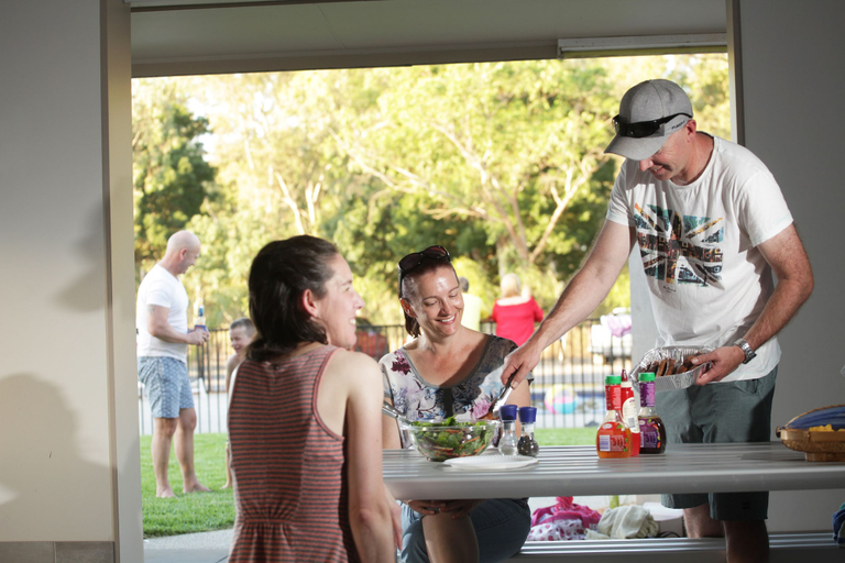 Food & Drinks, Riverside Cabin Park, Shepparton