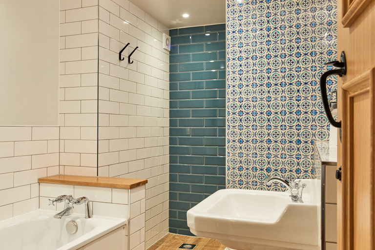 Bathroom 4, Middletons Hotel, York