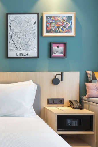 Bedroom 4, Hampton by Hilton Utrecht Central Station, Utrecht