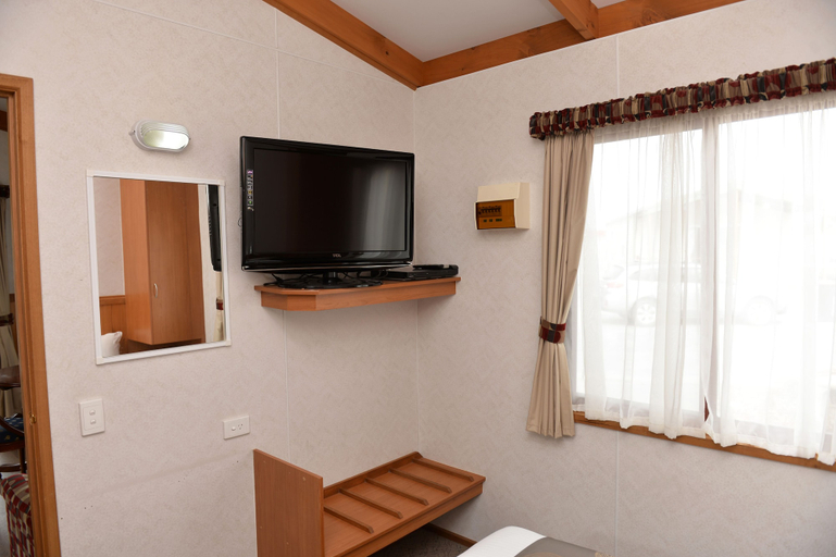 Bedroom 2, Riverside Cabin Park, Shepparton