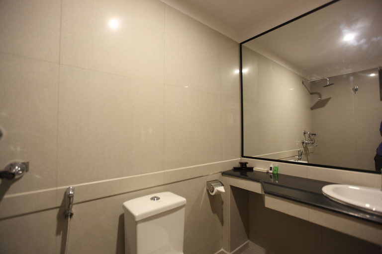 Bathroom 5, Laimar Suites, Ernakulam
