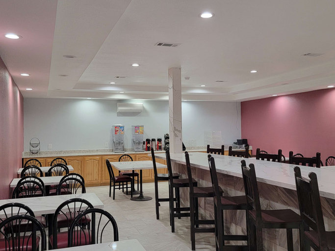 Food & Drinks 5, SureStay Plus Hotel by Best Western Odessa, Ector