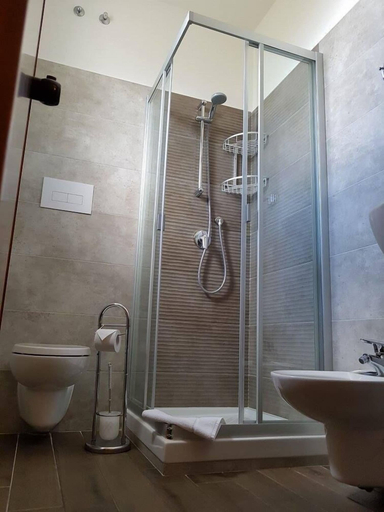 Bathroom 5, La Martinica Resort, Palermo