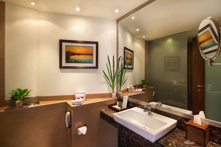 Bathroom 5, DLF Club 5, Gurgaon