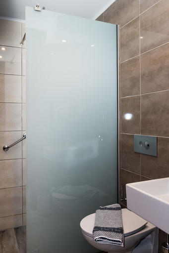 Bathroom 4, Ilyssion Holidays Hotel, South Aegean