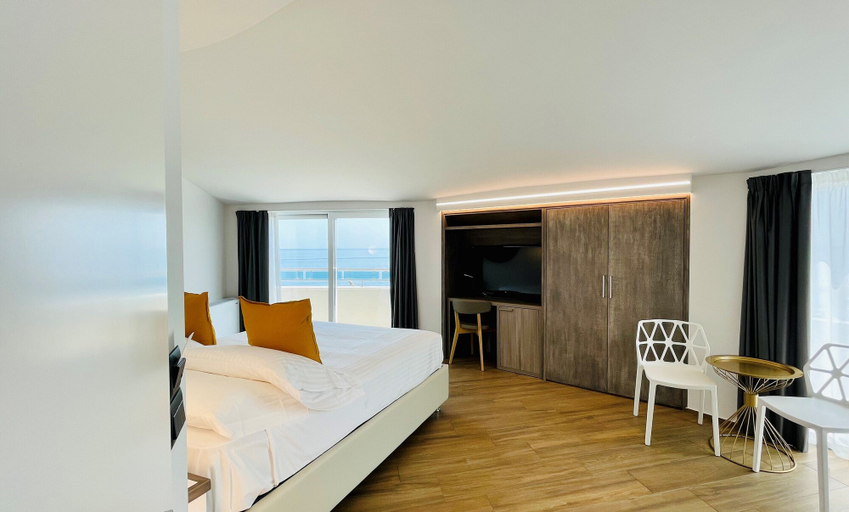Bedroom 3, Grand Hotel Faraglioni, Catania