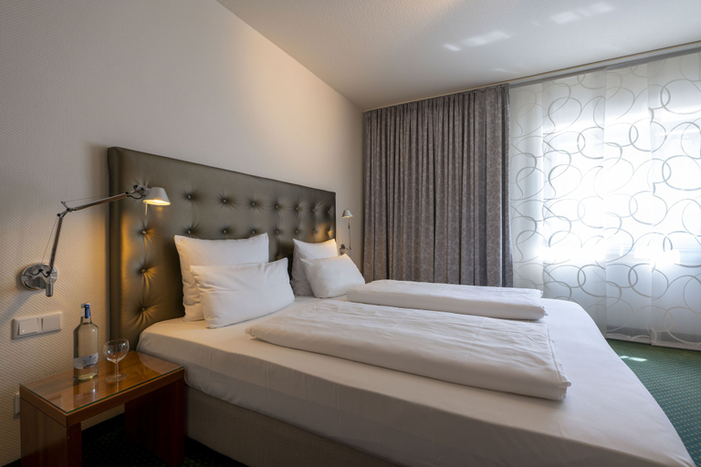 Bedroom 3, Hotel An der Gruga, Essen