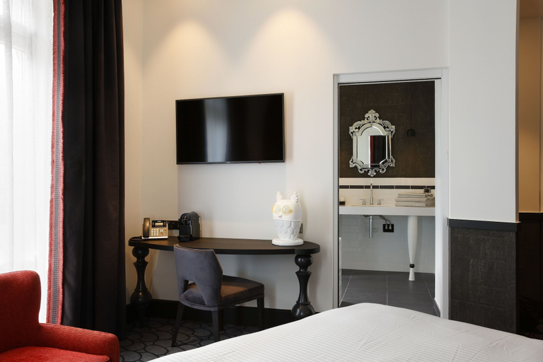 Bedroom 3, Hotel Continental - Reims, Marne