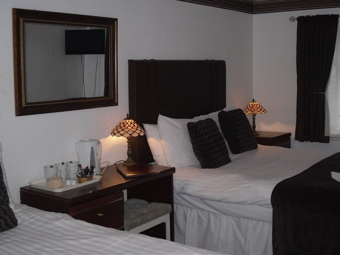 Bedroom 4, Richmond Hotel, North Somerset