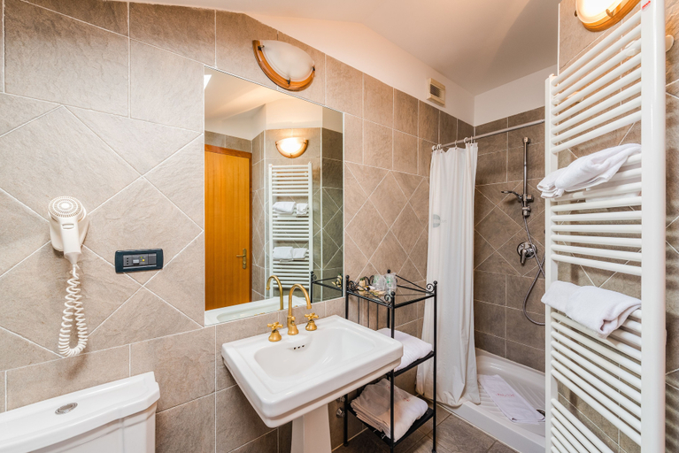 Bathroom 4, Hotel Au Soleil, Aosta
