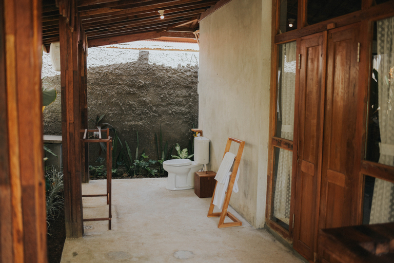 Exterior & Views 11