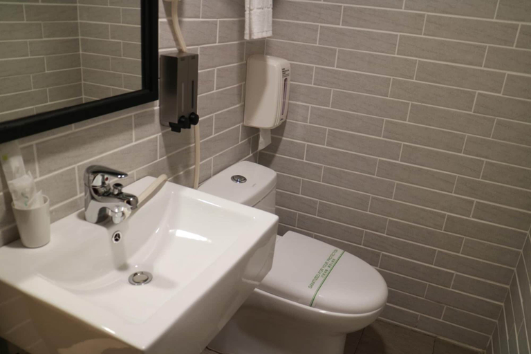 Bathroom 5, Bulowan Hotel, Hualien