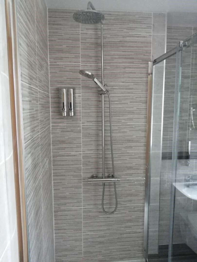 Bathroom 3, The Reveller Lodgings