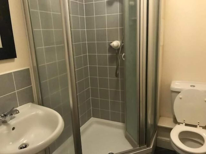 Bathroom 3, Grandtully Apartments - Glasgow West End, Glasgow