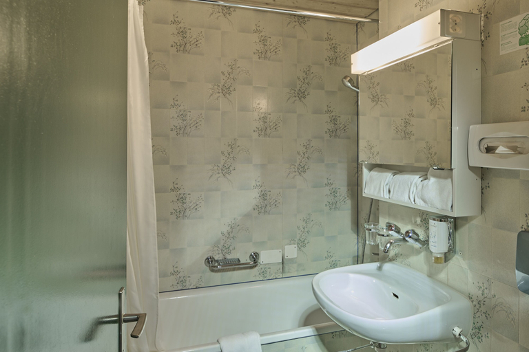 Bathroom 3, Hotel Bären - The Bear Inn, Interlaken