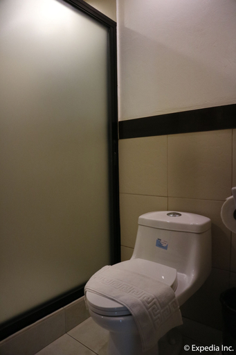 Bathroom 3, Ronamar Apartelle, Tagaytay City
